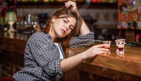 Drunk Woman Imagesforum Holding Image & Photo Бесплатный пробный запуск Bigstock