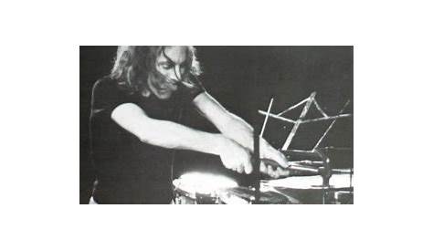 Chris Cutler Accident Sort En Boîte Et Henry Cow En Rajoute Rythmes CroisÉs
