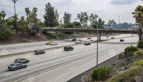 210 Pasadena Freeway Traffic Interstate в Калифорнии Изображение из редакции