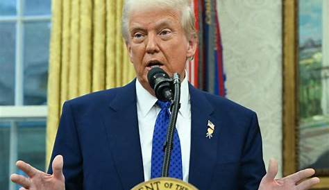 Шадман Дональд Трамп рисует пин на S