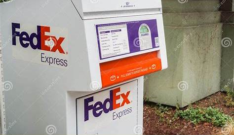 Federal Express отбрасывает очки 8 ноября 2017 Сан-Хосе-Ка-Уса Fedex Box