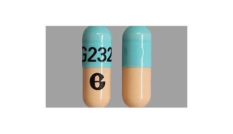 Пилюли с голубой и розовой капсулы G232 на белом фоне фото