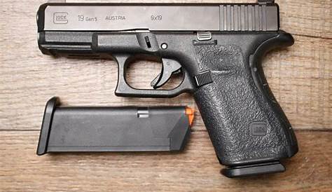 Glock 19 Police торгует персональным подкастом Gen5 9mm в открытом супермаркете Pistol Sportsman