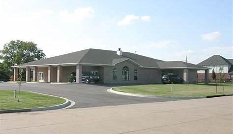 Похороны Biglow Funeral Home Tulsa от Daniels