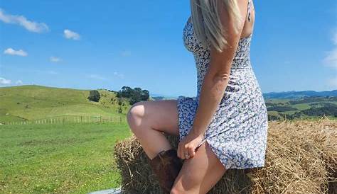 Девушка по имени Lacy Farm Girl