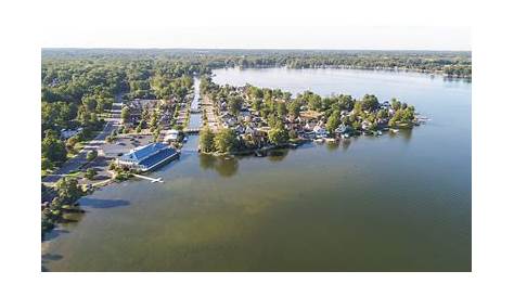 Winona Lake Indiana Homes For Sale That Will Steal Your Heart And Empty Your Wallet Más De 80 Pies De Frente En El Lago En Estados