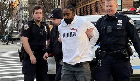 Nypd Rant Gunman стреляет из пистолета, бегая от копов в Гарлеме