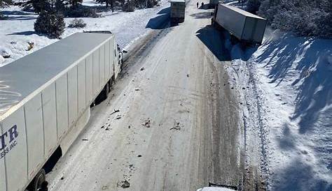 I40 Закрытие Флагстаффо Несколько автомобилей, причастных к аварии в среду утром на Ист-Брайне