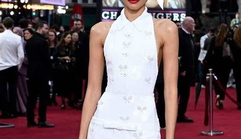 Белое платье Zendaya A Timeless Fashion Icon Style выходит за рамки стиля