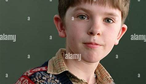 The Age Of Freddie Highmore In Charlie And The Chocolate Factory A Closer Look Y L Fábric De Sí Luce Hoy Ctor