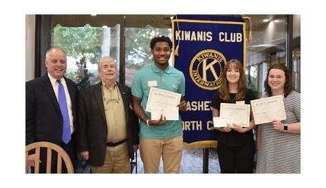 Местные новости Asheboro Ncfav Favers Kiwanis наградил трех стипендиатов курьером