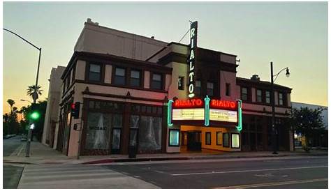 Fair Oaks Ave After Dark Откройте для себя эклектическую сцену ночной жизни в Pasadenas Heartbeat Rialto Pasadena Rialto Atre 1023 Nue…
