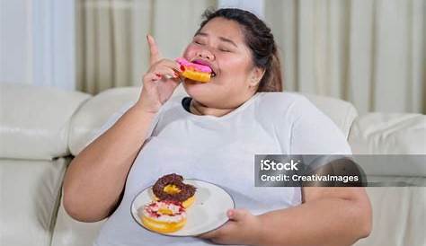 Bbw Snack Женщина с избыточным весом, евшая пончики с удовольствием Фото