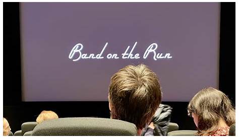 Пол Маккомаскэр в поисках результата я плакал в \»группе на бегу\» в лондонском театре Dolby Atmos в A