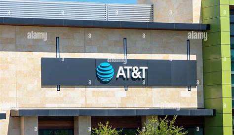 Att Store Locationabout Корпоративный логотип и вывеска на фасаде Location San