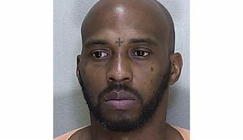 Полиция Окалы продолжает поиски подозреваемого в стрельбе в торговом центре во Флориде