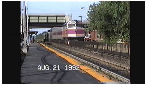 Станция Amtrak рядом с Dedham Ma & Mbta Emd F40 Action на Rt 128 08 21 1992