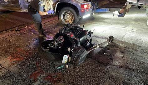 Мотоциклетный крушение Ocala Rider погиб в двухместном автомобиле вдоль легкой улицы в Су