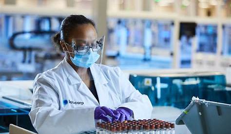 Водитель Labcorp Delivery «соединяется» ищет и толкает друг друга