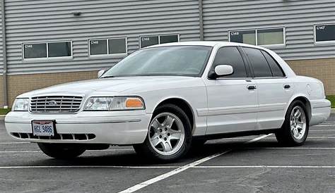В Доме Френч Френчо Ca Ford Crown Victoria 1999 выставлен на продажу