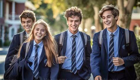 The Candid Baytimeline Friends выпустили клип группы Walking Toger Towards School