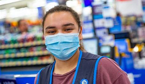 Одна из работ в Walmart рядом со мной на параде 2020 года