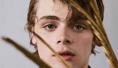 Оригинальное название: The Journey of Billy Barratt: A Rising Star