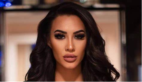 Оригинальное название: Corrie Yee Naked: A Deep Dive Into the Life and Controversies