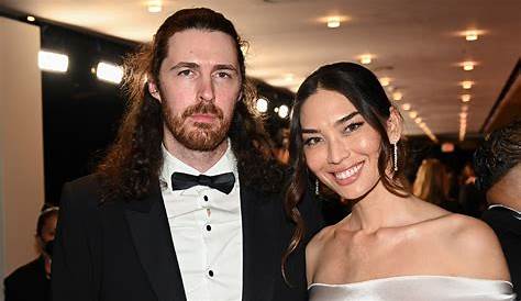 Оригинальное название: The Mystery: Who Is Hozier’s Girlfriend?