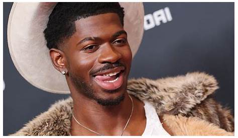 Lil Nas X вышла замуж, исследуя жизнь и отношения рэп-сенсации