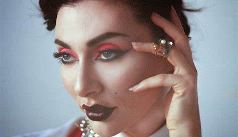 Оригинальное название: Qveen Julia: The Rising Star in Music and Fashion