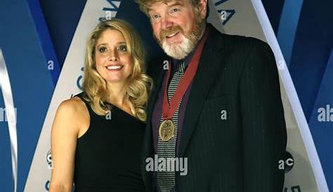 Оригинальное название: The Life of Mac McAnally: His Wife and Family