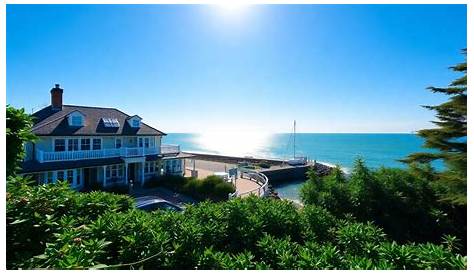 Оригинальное название: The Charm of Portside Pier: A Coastal Gem