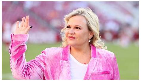 Оригинальное название: Holly Rowe and Her Husband: A Deep Dive