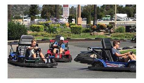Camelot Golfland: The Ultimate Family Entertainment Destination (англ.) (недоступная ссылка — история).