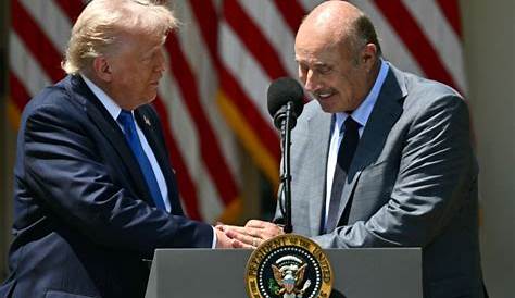 Поддерживает ли доктор Фил Дональда Трампа?