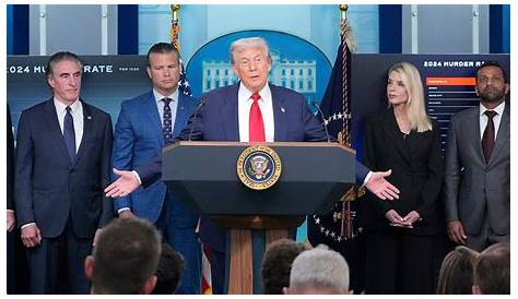 Понимание роли пресс-помощи Дональда Трампа: понимание и влияние