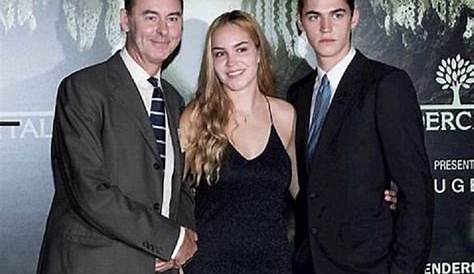 Оригинальное название: The Family Behind the Rising Star