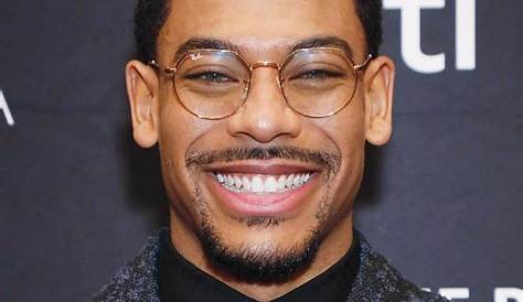 Оригинальное название: Aaron Pierre Eye Color