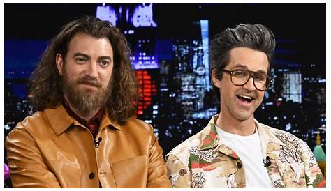 Rhett & Link Creative House представили магию, стоящую за их успехом в динамическом дуэте
