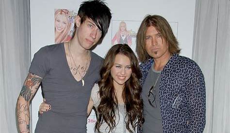 The World of Trace Cyrus выпустили музыкальную песню «Why You Don’t Her From Nymore»