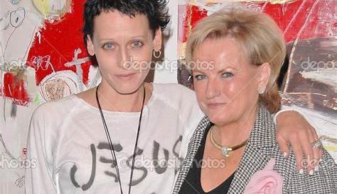 Оригинальное название: Lori Pettys Life A Dive Into Her Personal World: The Intriguing Nd Personl Of Petty