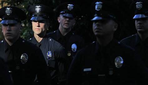 Cru Lapd, столкнувшийся с сокращением рейтинга, надеется нанять отставных офицеров