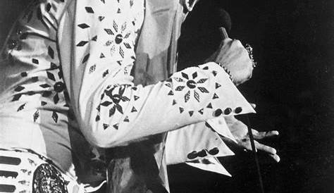 Оригинальное название: Unforgettable Elvis Pictures