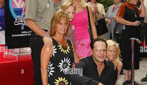 Оригинальное название: Harry Wayne Casey: His Wife and Kids