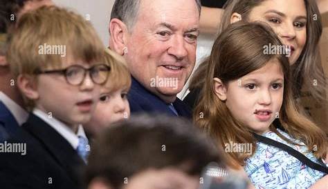 Дети Майка Хакаби: взгляд на семью бывшего губернатора