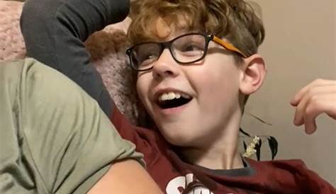 Busker Kid and His Mom Video: The Heartwarming Story That&rsquo;s Taking the Internet By Storm (недоступная ссылка — история).